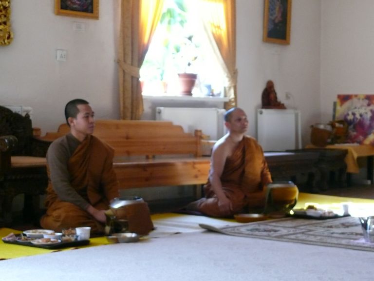Изображение:Tamqui buddism news375.jpg