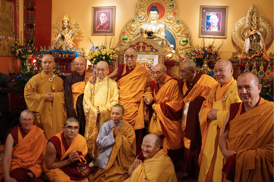 Изображение:Tam Qui Buddha News 402.jpg