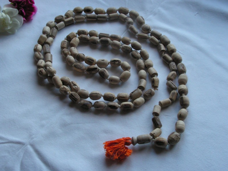 Изображение:Tam Qui Buddhist prayer beads 43.jpg