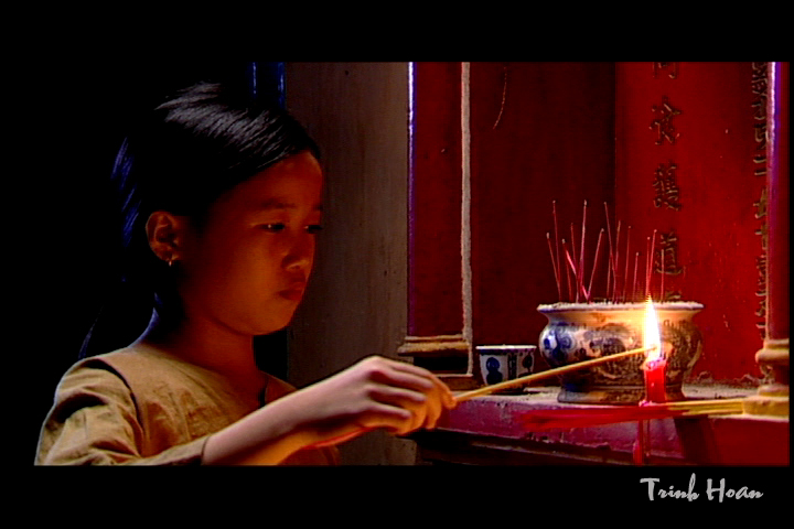 Изображение:STILL - Little Girl with incense stick.jpg