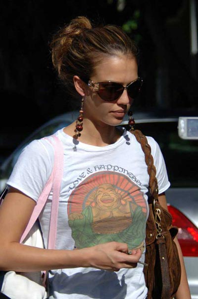 Изображение:Jessica-alba-budda-tshirt.jpg