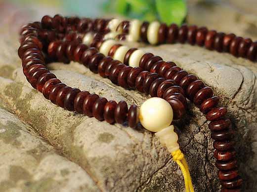 Изображение:Tam Qui Buddhist prayer beads 65.jpg