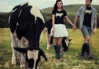 Компания Vaute Couture представила веганскую коллекцию пальто