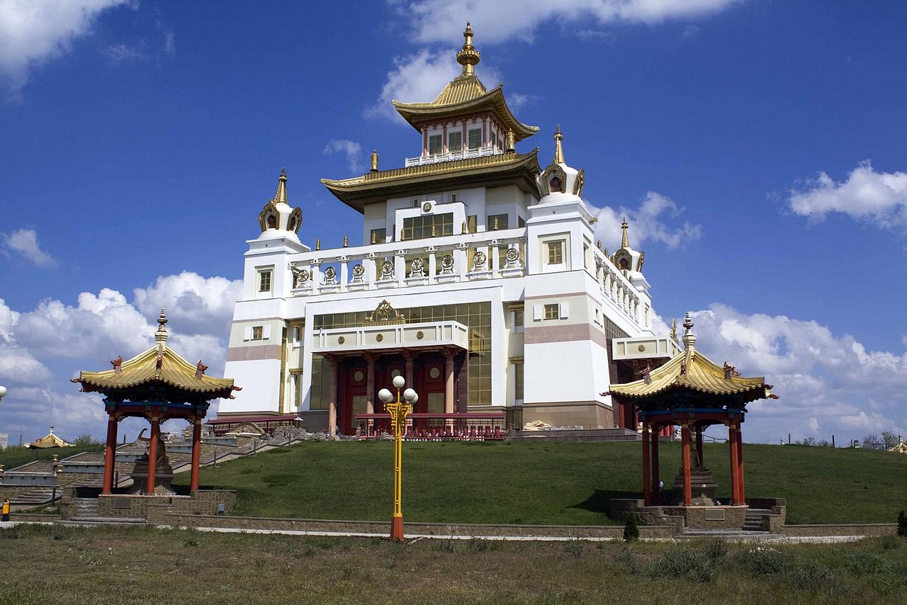 Изображение:Там Куи kalmykia golden.jpg